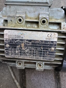 Elektromotor s převodovkou - 4