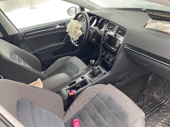 Bouraný VW golf VII - 4