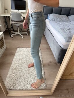 Světlé skinny džíny Mango - 4