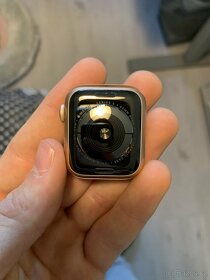 Apple Watch 5 Gold Aluminium Case 40 mm - 4