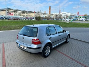 Volkswagen Golf 1,6i 77kW - 4
