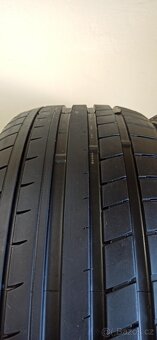 Infinity 245/45 R19 102W 5mm - 4