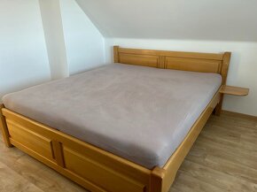 Dřevěná manželská postel z masivu - 4