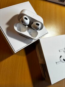 Apple AirPods 3 s MagSafe nabíjecím pouzdrem - 4