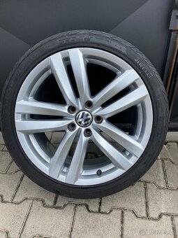 235/40 r18 8Jx18 ET 44 5x112 - 4