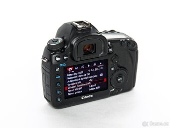 Canon EOS 5D Mark III s objektivem - 4