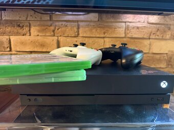 Xbox One X + Kinect + 2 orig ovladače + Hra Kinect Rivals - 4