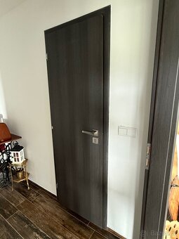 Dveře šedé 90 cm pravé a 60 cm levé - 4