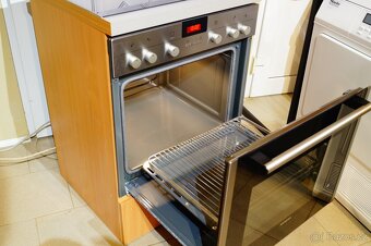 Siemens nerezový vestavný sporák HE63BD513, vyjížděcí dveře - 4