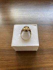 Zlatý dámský prsten s fialovým kamenem - 4