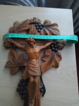 Dřevěný kříž s Kristem dřevořezba ruční práce - 4