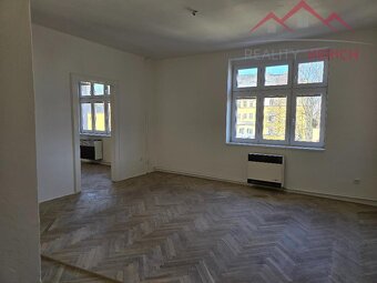 Pronájem bytu 2+1/B, cihla, 80 m2, centrum Chomutova - 4