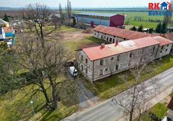 Prodej rodinného domu s pozemky o celkové výměře 4945 m2 v o - 4