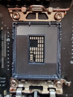 ASUS ROG STRIX Z790-F GAMING WIFI, Intel Z790 - 4