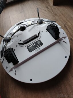 Tesla robotický vysavač - 4