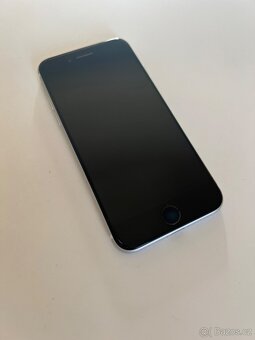 Bílý iPhone SE 2020 - 4