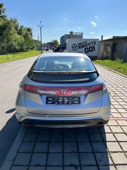 Prodám Hondu Civic 1.8 i-vtec po facelift - 4