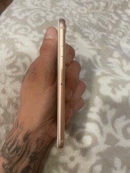iPhone 8 128GB gold - 4