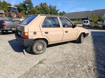 Škoda Favorit r. v. 1990 + druhý skelet auta zdarma - 4
