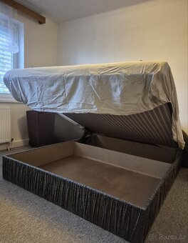 Manželská postel 180 × 200 cm s úložným prostorem - 4