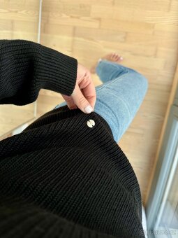 TOMMY HILFIGER KRÁSNÝ ČERNÝ SVETR SE ZIPEM - 4