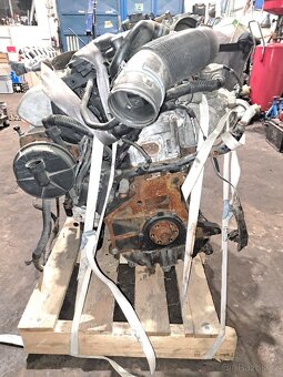 Motor 2l benzín - 4