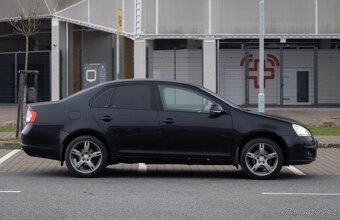 Volkswagen Jetta 1.9 TDI Sportline - 4