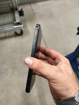 iPhone 15 - 4