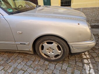 Mercedes E430 - 4