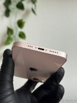 iPhone 13 128GB růžový - 100% baterie - 4