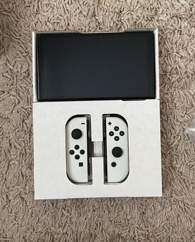 Nintendo Switch OLED dotykové - 4