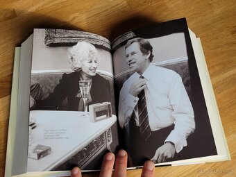 Suk, J.: Labyrintem revoluce, vydal Prostor 2009 - 4