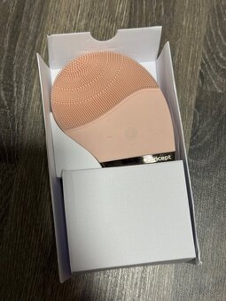 Sonický čisticí přístroj na obličej - 4