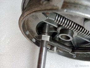 ČZ 125 & 150 C OSA ZADNÍHO KOLA NEODPRUŽENÁ ORIGINÁL - 4