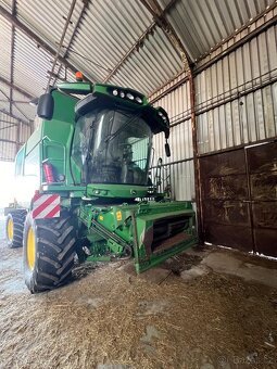 Kombajn sklízecí mlátička John Deere T 560 - 4