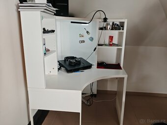 Prodám rohový psací stůl IKEA MICKE – bílý - 4