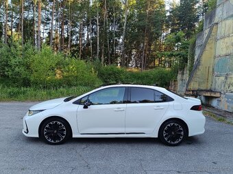 Toyota Corolla Hybrid GR Sport rok 2022, najeto: 39.225 km - 4