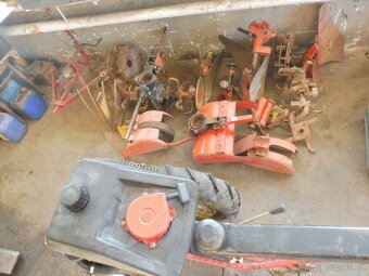 prodám malotraktor vari se spoustou nářadí a příslušenství - 4