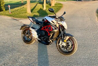 MV AGUSTA BRUTALE 800RR - 4