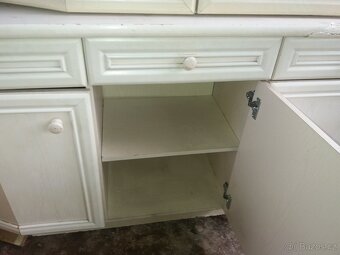 Prosklená vitrína/komoda - 4