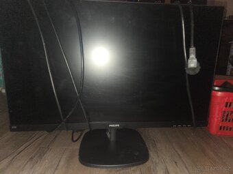 Prodám 2x monitor Philips - 4