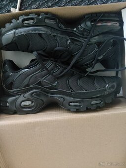 NIKE AIR MAX PLUS TN - 4