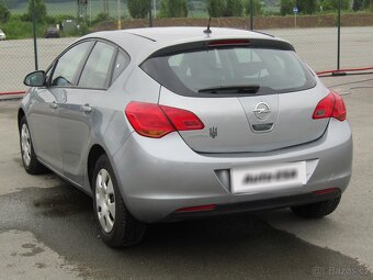 Opel Astra 1.6 16V , 85 kW benzín, 2011 - 4