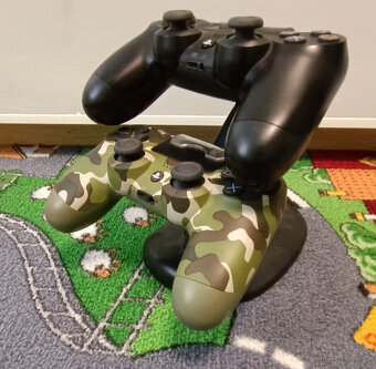 Prodám PlayStation 4 Pro + PS VR + 2 ovladače + 8 her - 4