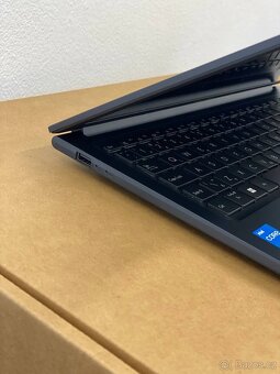Notebook ASUS VivoBook 15 - i3/8GB/512GB/WIN 11 - 4