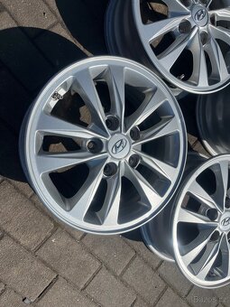 Originální disky HYUNDAI I30 15” 5x114,3 (4ks) + TPMS - 4