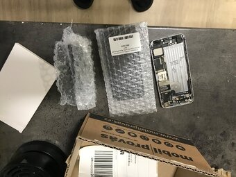 iPhone SE 2016 64GB - 4