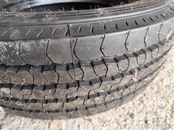 Nové pneu Pirelli 265/70/19,5 - 4