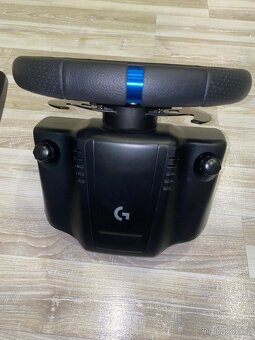 Herní volant Logitech G923 pro PC / PS5 / PS4 - 4