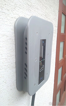 Kryt a držák pro Deye SUN-EVSE22K01-EU-AC - 4